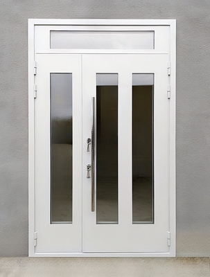 Дверь с остеклением и фрамугой