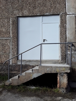 Дверь в нестандартном проеме