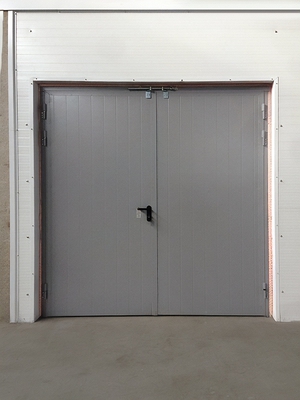 Ворота серого цвета